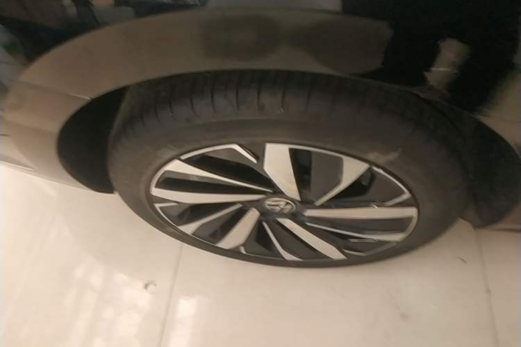 Used Volkswagen Passat 2023 Facelift 330TSI Luxury Edition Right Rear Wheel Hub