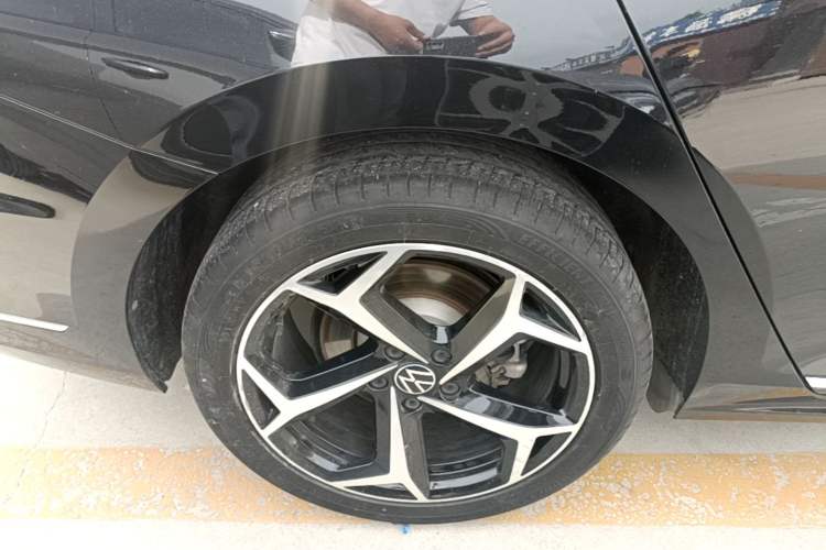 Used Volkswagen Passat 2023 Revised 330TSI Starry Elite Edition Right Rear Wheel Hub
