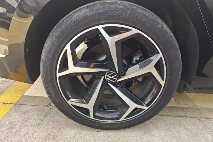 Used Volkswagen Passat 2023 330TSI Starry Luxury Edition Right Rear Wheel Hub