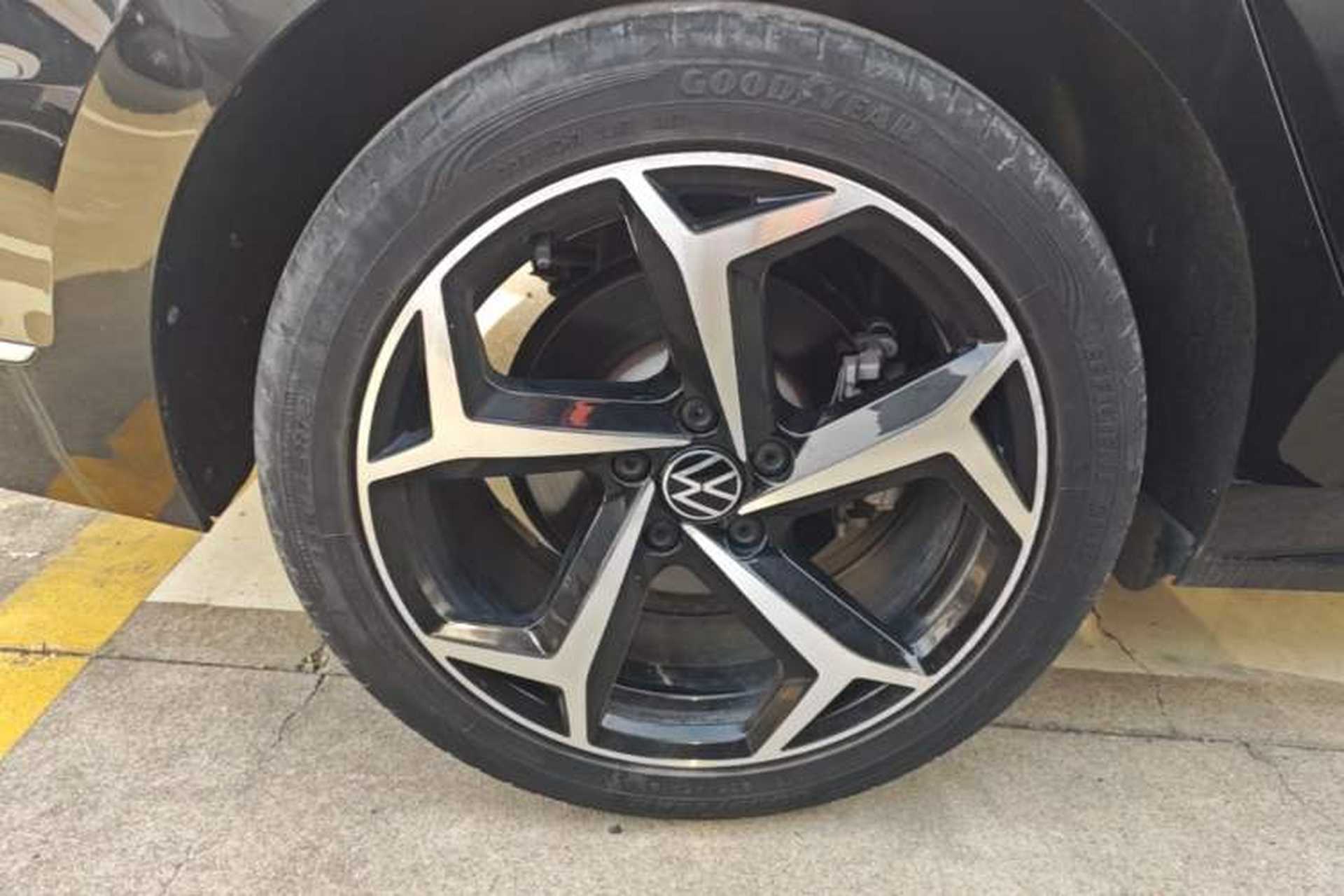 Used Volkswagen Passat 2023 330TSI Starry Luxury Edition Right Rear Wheel Hub