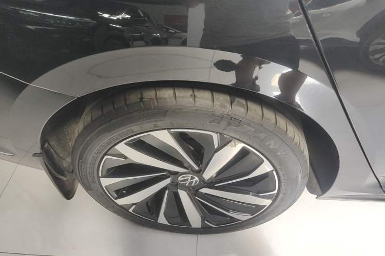 Used Volkswagen Passat 2023 Facelift 330TSI Luxury Edition Right Rear Wheel Hub