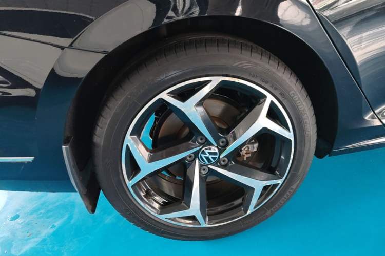 Used Volkswagen Passat 2023 Restyled 330TSI Starry Luxury Edition Right Rear Wheel Hub
