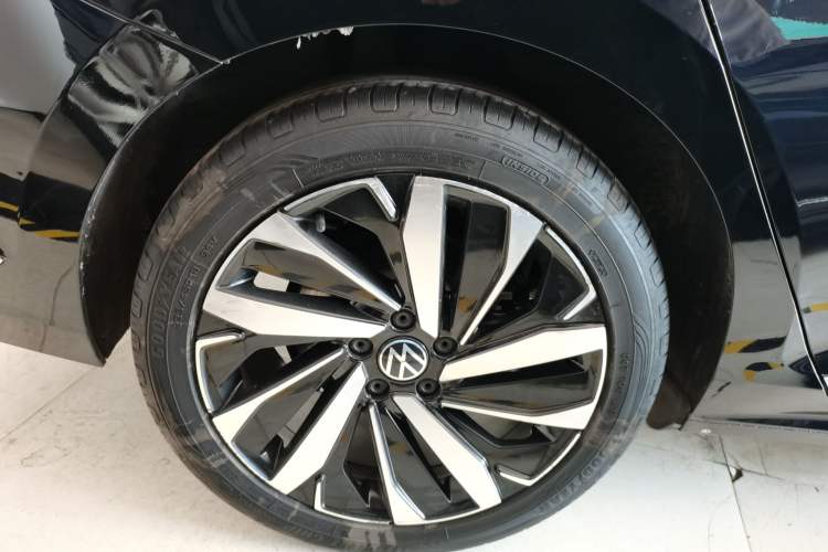 Used Volkswagen Passat 2023 Revised 330TSI Elite Edition Right Rear Wheel Hub