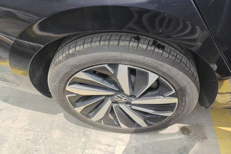Used Volkswagen Passat 2023 330TSI Prestige Edition Right Rear Wheel Hub