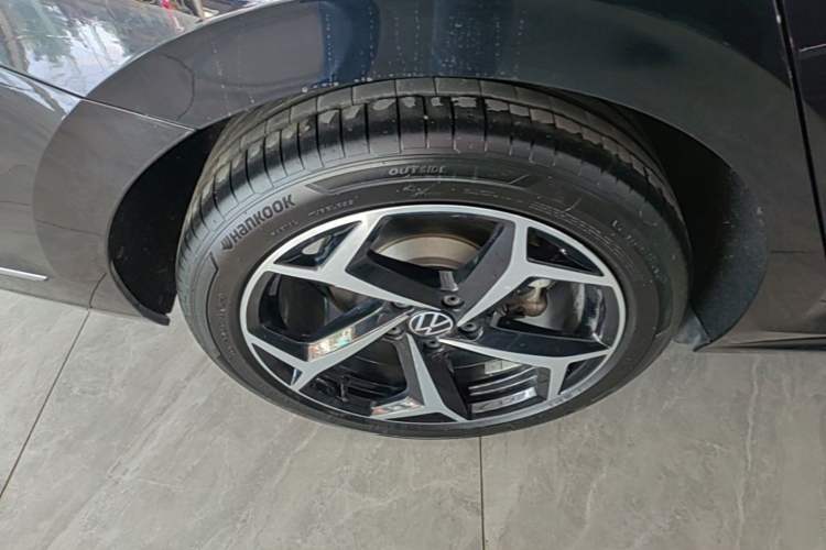 Used Volkswagen Passat 2023 Revised 330TSI Starry Elite Edition Right Rear Wheel Hub