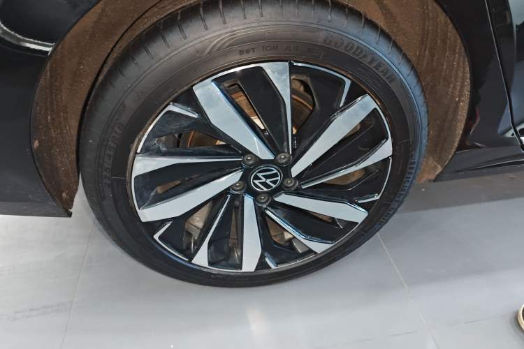 Used Volkswagen Passat 2023 Revised 330TSI Starry Elite Edition Right Rear Wheel Hub