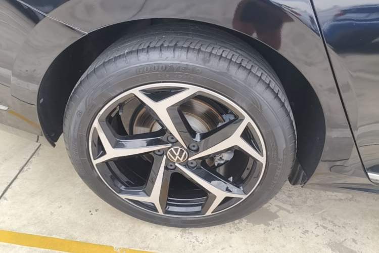 Used Volkswagen Passat 2023 Restyled 330TSI Starry Luxury Edition Right Rear Wheel Hub