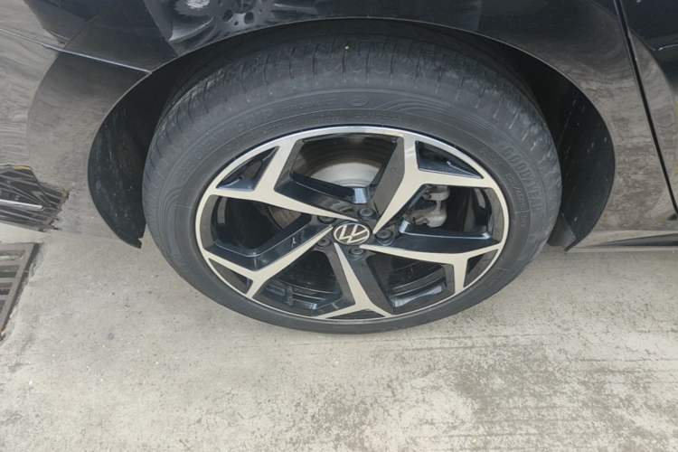 Used Volkswagen Passat 2023 Restyled 330TSI Starry Luxury Edition Right Rear Wheel Hub