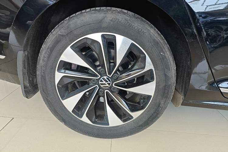 Used Volkswagen Passat 2023 Revised 330TSI Starry Elite Edition Right Rear Wheel Hub