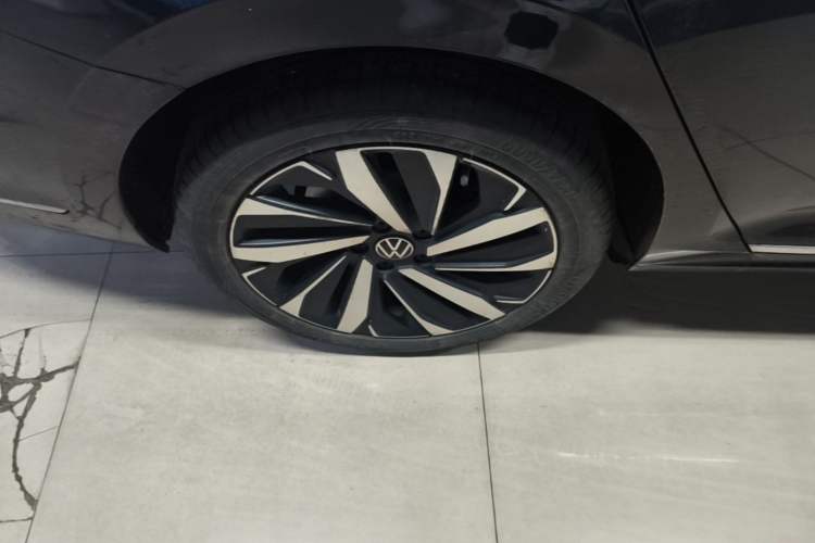 Used Volkswagen Passat 2023 Facelift 330TSI Luxury Edition Right Rear Wheel Hub