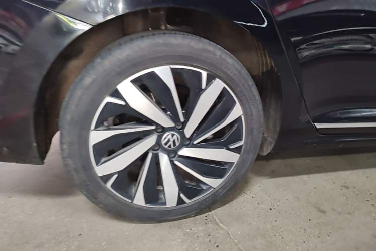 Used Volkswagen Passat 2023 Facelift 330TSI Luxury Edition Right Rear Wheel Hub