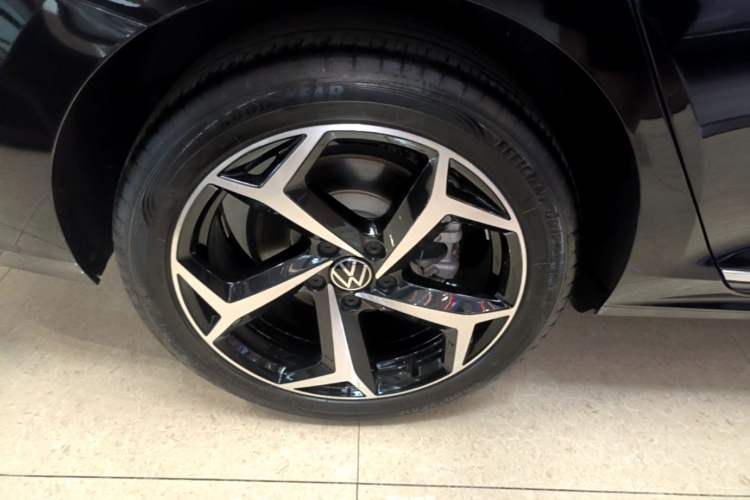 Used Volkswagen Passat 2023 Revised 330TSI Starry Elite Edition Right Rear Wheel Hub