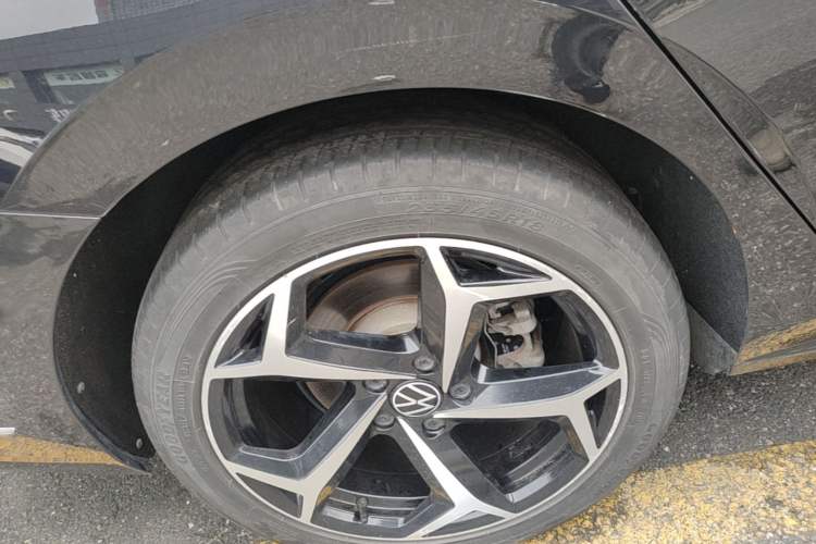 Used Volkswagen Passat 2023 330TSI Starry Luxury Edition Right Rear Wheel Hub