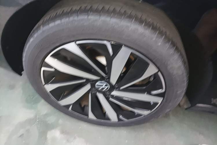 Used Volkswagen Passat 2023 330TSI Starry Elite Edition Right Rear Wheel Hub
