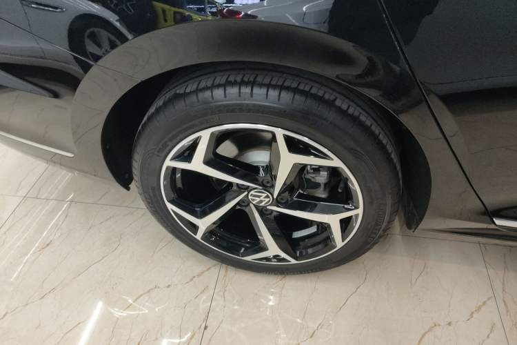 Used Volkswagen Passat 2023 Restyled 330TSI Starry Luxury Edition Right Rear Wheel Hub
