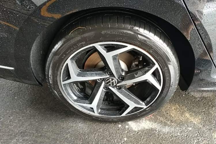 Used Volkswagen Passat 2023 Revised 330TSI Starry Elite Edition Right Rear Wheel Hub