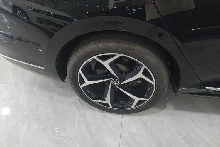 Used Volkswagen Passat 2023 330TSI Starry Elite Edition Right Rear Wheel Hub