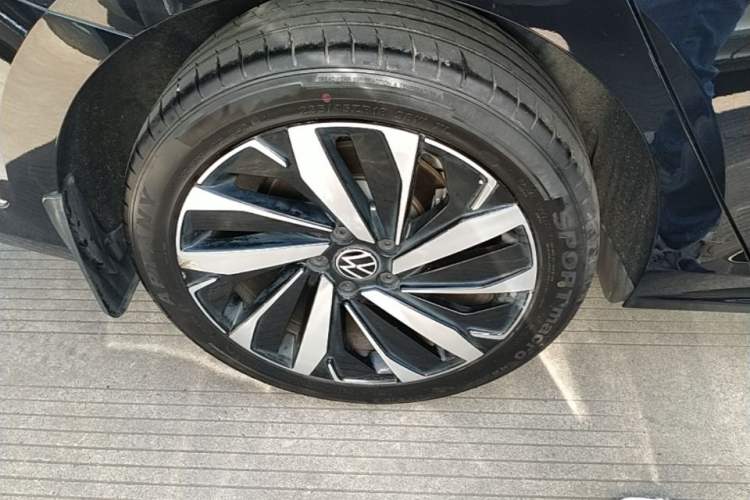 Used Volkswagen Passat 2023 Facelift 330TSI Luxury Edition Right Rear Wheel Hub