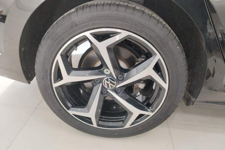 Used Volkswagen Passat 2023 330TSI Starry Elite Edition Right Rear Wheel Hub