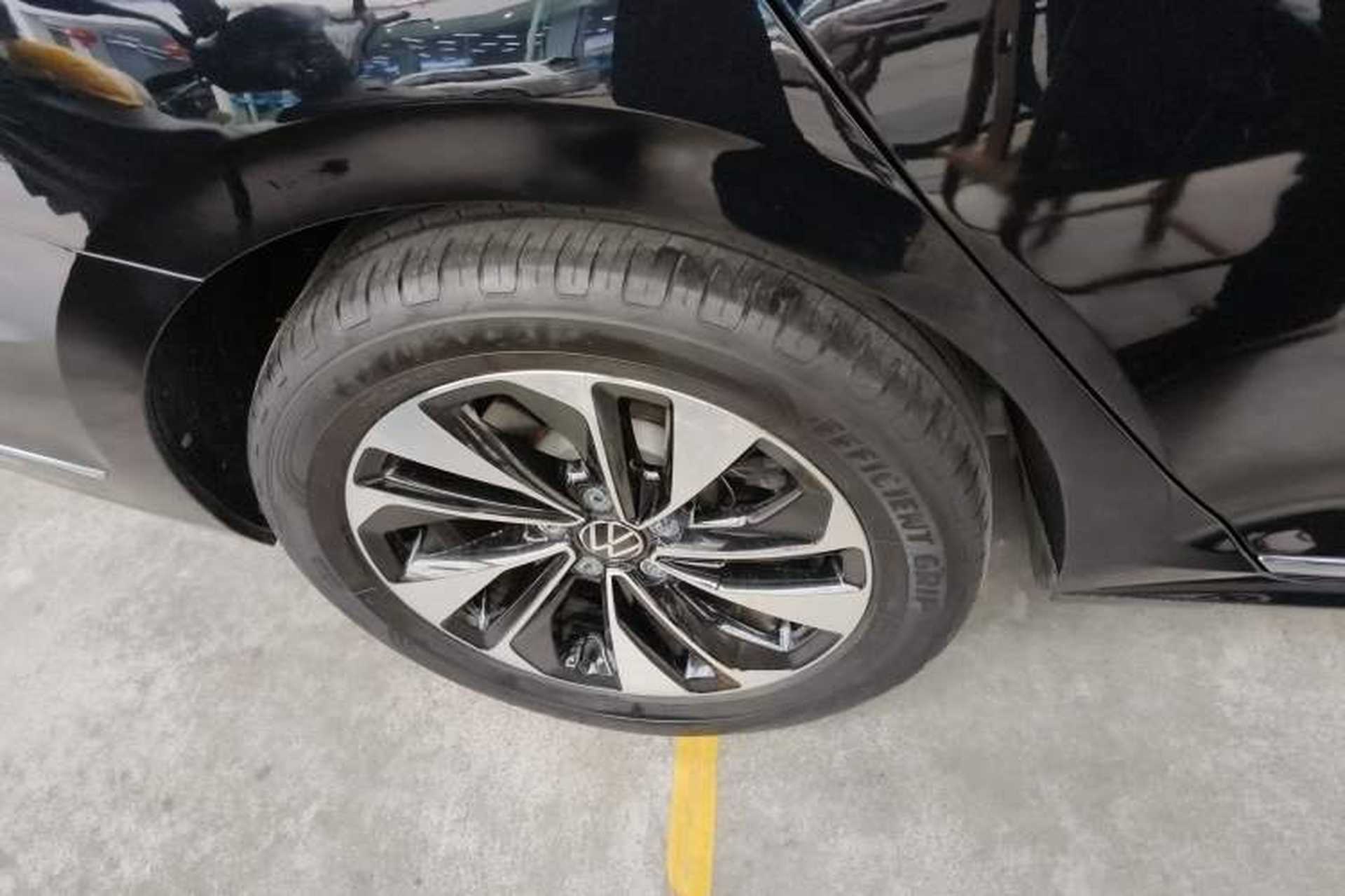 Used Volkswagen Passat 2023 330TSI Starry Elite Edition Right Rear Wheel Hub