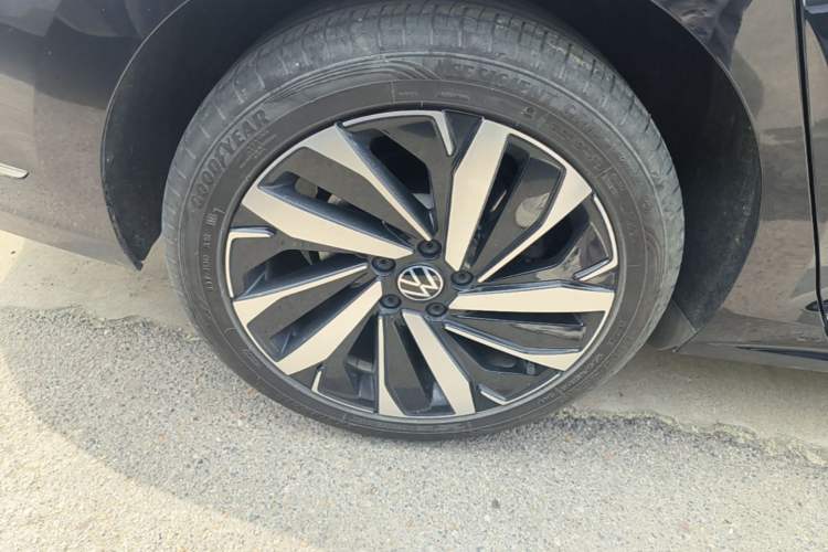 Used Volkswagen Passat 2023 Revised 330TSI Elite Edition Right Rear Wheel Hub