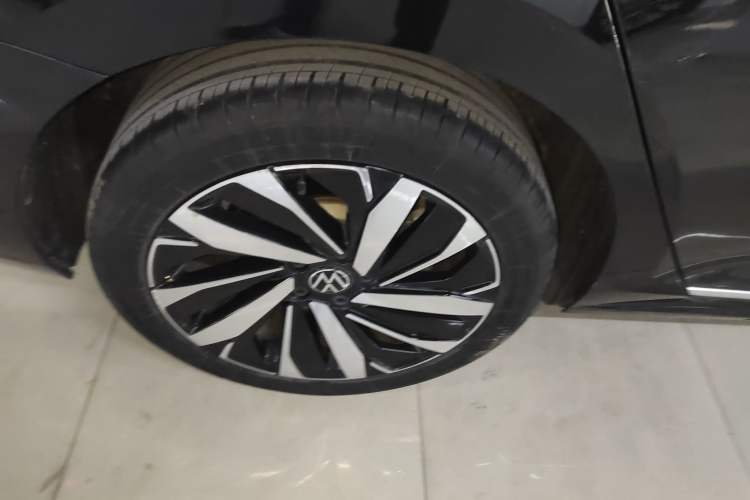 Used Volkswagen Passat 2023 Facelift 330TSI Luxury Edition Right Rear Wheel Hub