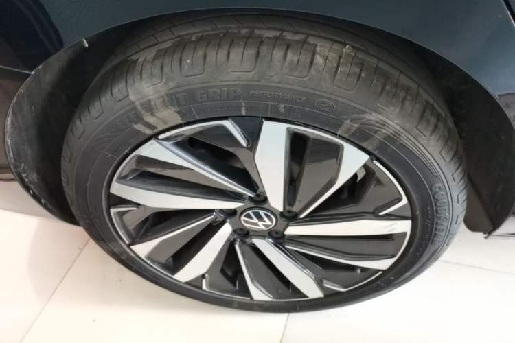 Used Volkswagen Passat 2023 Revised 330TSI Elite Edition Right Rear Wheel Hub