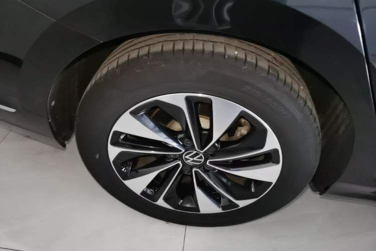 Used Volkswagen Passat 2023 330TSI Starry Elite Edition Right Rear Wheel Hub