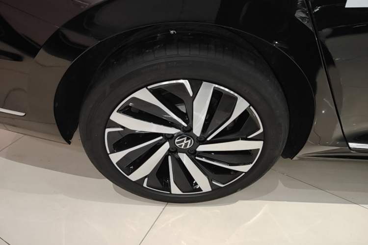Used Volkswagen Passat 2023 Revised 330TSI Elite Edition Right Rear Wheel Hub