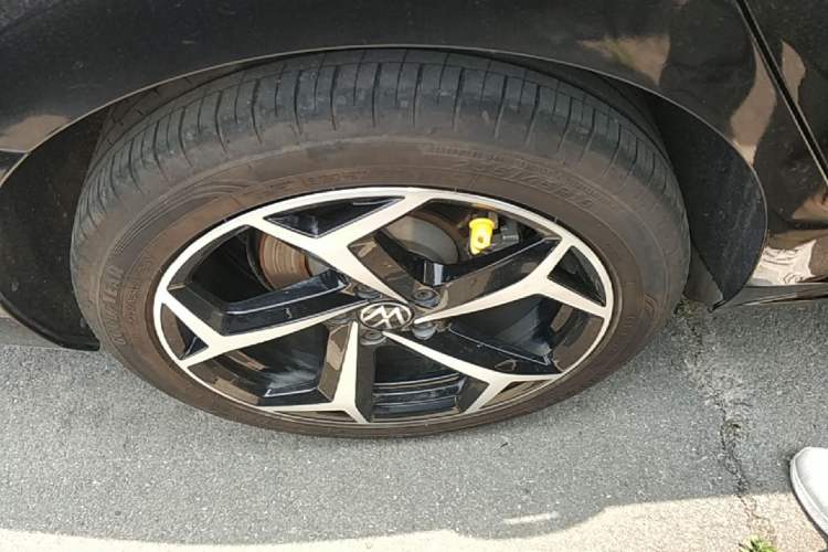 Used Volkswagen Passat 2023 Restyled 330TSI Starry Luxury Edition Right Rear Wheel Hub