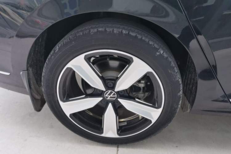 Used Volkswagen Passat 2023 Restyled 330TSI Starry Luxury Edition Right Rear Wheel Hub