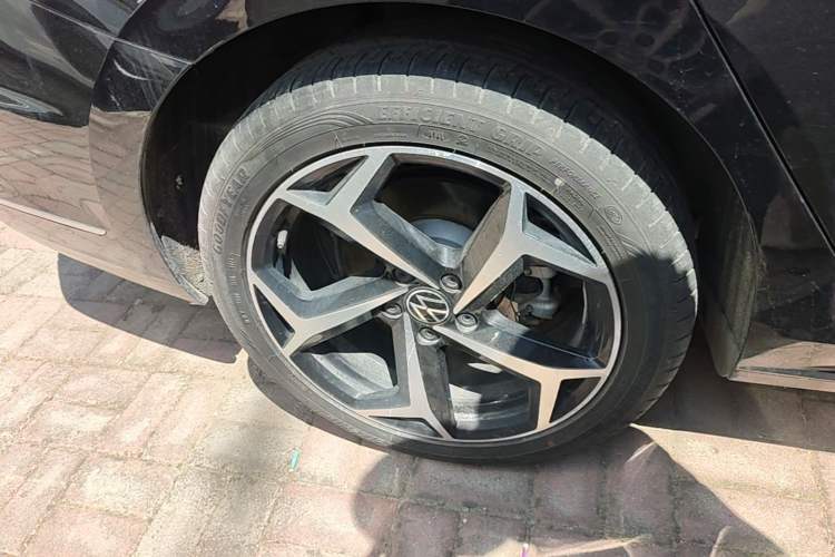 Used Volkswagen Passat 2023 Restyled 330TSI Starry Luxury Edition Right Rear Wheel Hub