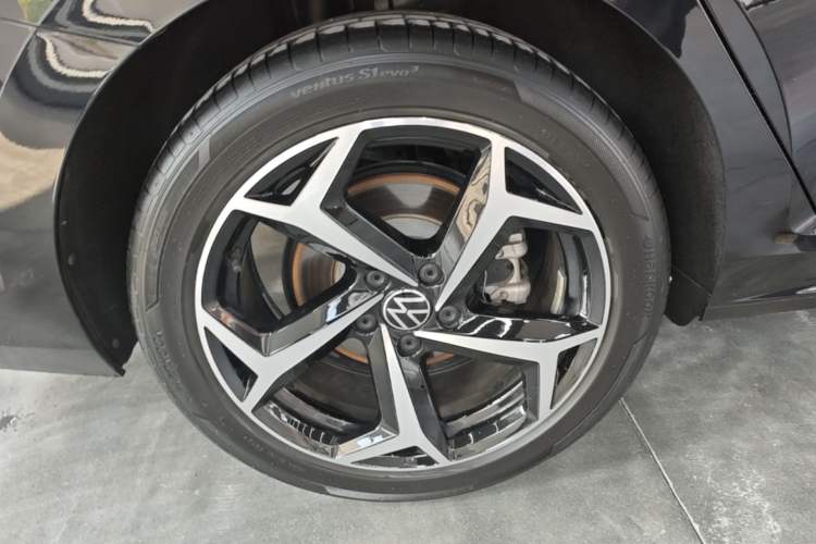 Used Volkswagen Passat 2023 Revised 330TSI Starry Elite Edition Right Rear Wheel Hub
