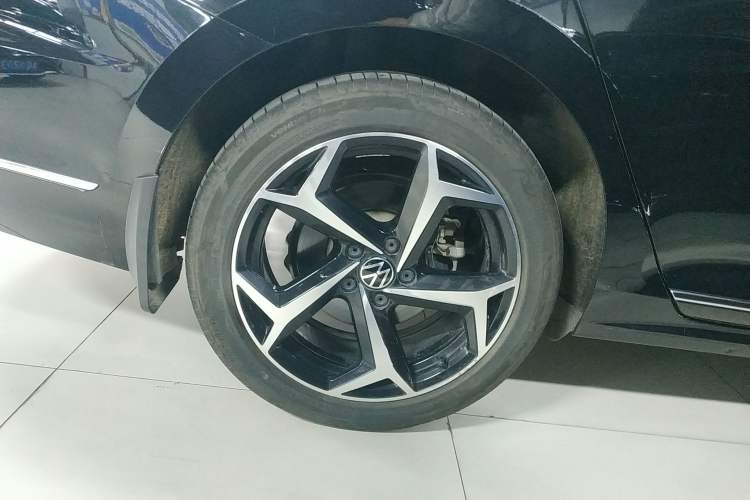 Used Volkswagen Passat 2023 Revised 330TSI Starry Elite Edition Right Rear Wheel Hub