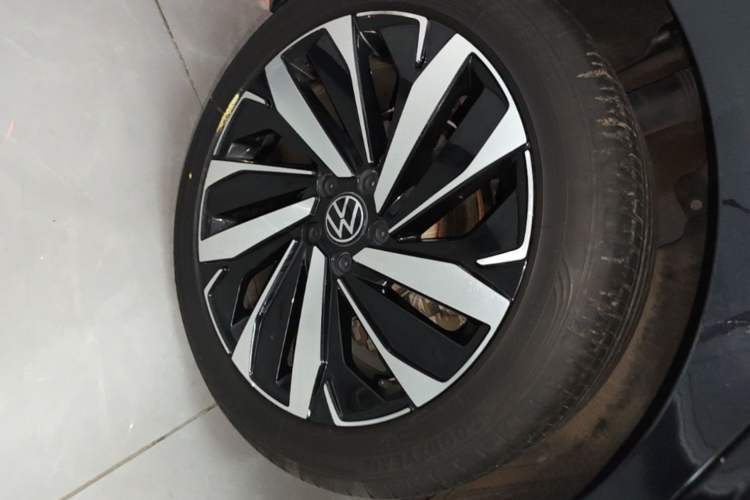 Used Volkswagen Passat 2023 Revised 330TSI Starry Elite Edition Right Rear Wheel Hub