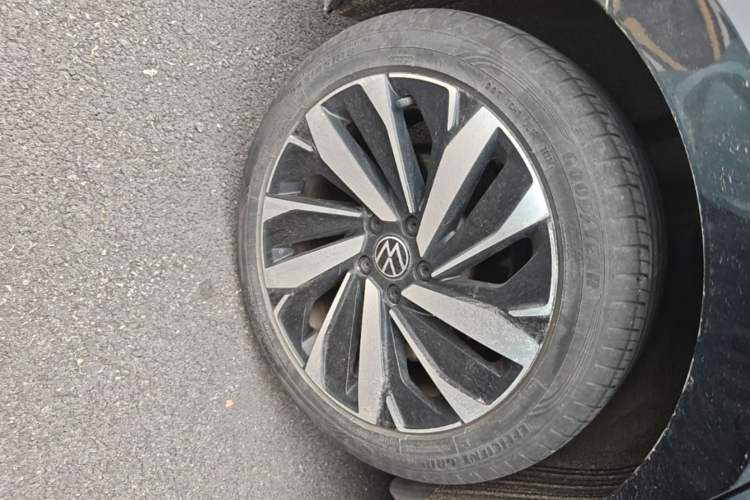 Used Volkswagen Passat 2023 330TSI Luxury Edition Right Rear Wheel Hub