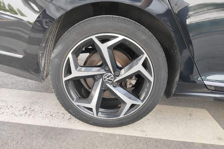 Used Volkswagen Passat 2023 330TSI Starry Luxury Edition Right Rear Wheel Hub