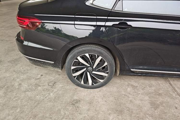 Used Volkswagen Passat 2023 Revised 330TSI Elite Edition Right Rear Wheel Hub