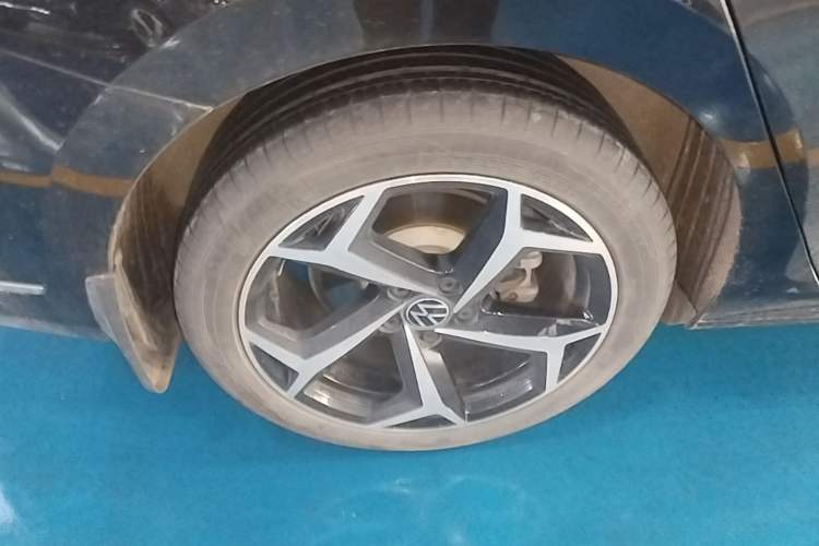 Used Volkswagen Passat 2023 330TSI Starry Elite Edition Right Rear Wheel Hub