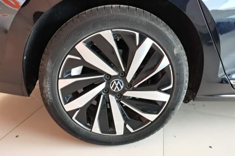 Used Volkswagen Passat 2023 330TSI Elite Edition Right Rear Wheel Hub
