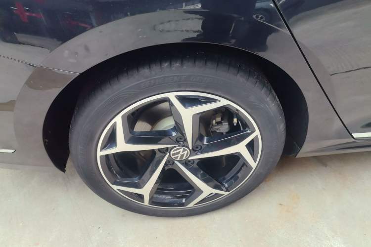 Used Volkswagen Passat 2023 Revised 330TSI Starry Elite Edition Right Rear Wheel Hub