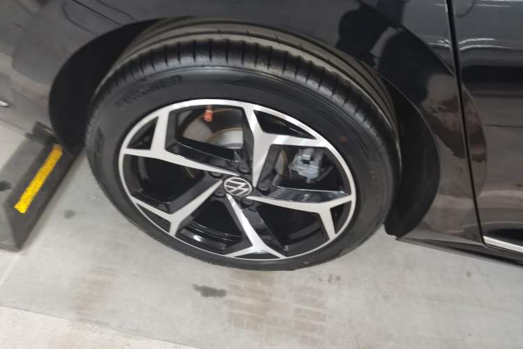 Used Volkswagen Passat 2023 Restyled 330TSI Starry Luxury Edition Right Rear Wheel Hub
