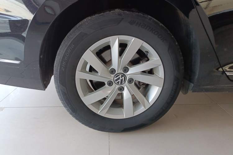Used Volkswagen Passat 2023 280TSI Business Edition Right Rear Wheel Hub