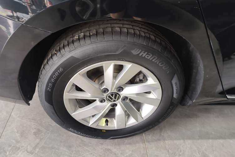 Used Volkswagen Passat 2023 Revised Version 280TSI Business Edition Right Rear Wheel Hub