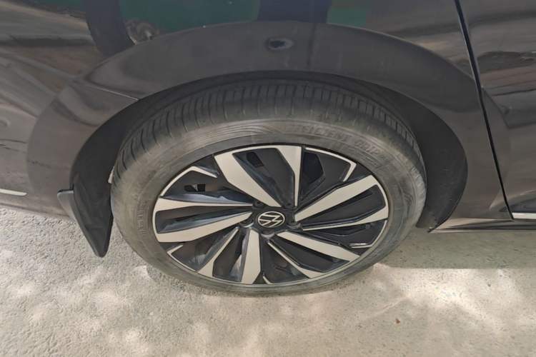 Used Volkswagen Passat 2023 Facelift 330TSI Luxury Edition Right Rear Wheel Hub