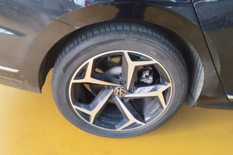 Used Volkswagen Passat 2023 Revised 330TSI Starry Elite Edition Right Rear Wheel Hub