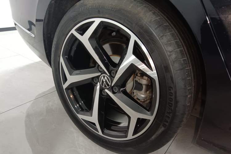 Used Volkswagen Passat 2023 Restyled 330TSI Starry Luxury Edition Right Rear Wheel Hub