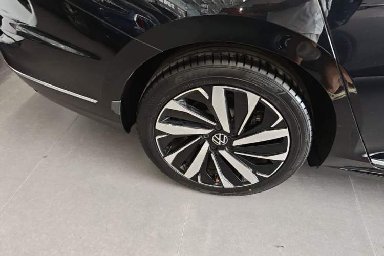 Used Volkswagen Passat 2023 Revised 330TSI Starry Elite Edition Right Rear Wheel Hub