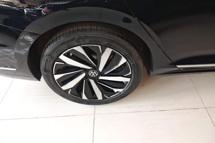 Used Volkswagen Passat 2023 Revised 330TSI Elite Edition Right Rear Wheel Hub
