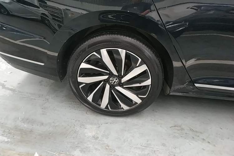 Used Volkswagen Passat 2023 330TSI Elite Edition Right Rear Wheel Hub